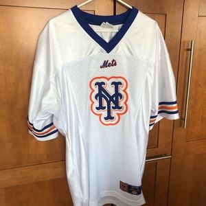 Mets jersey size medium.